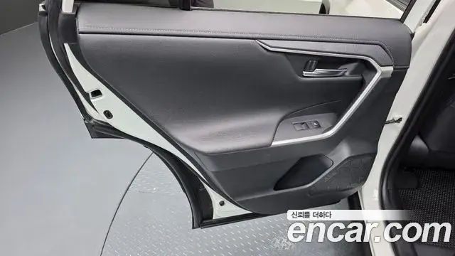 Toyota RAV4 2021 — Photo 21/34