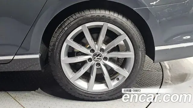 Volkswagen Passat GT 2021 — ფოტო 20/32