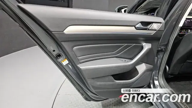 Volkswagen Passat GT 2021 — ფოტო 21/32