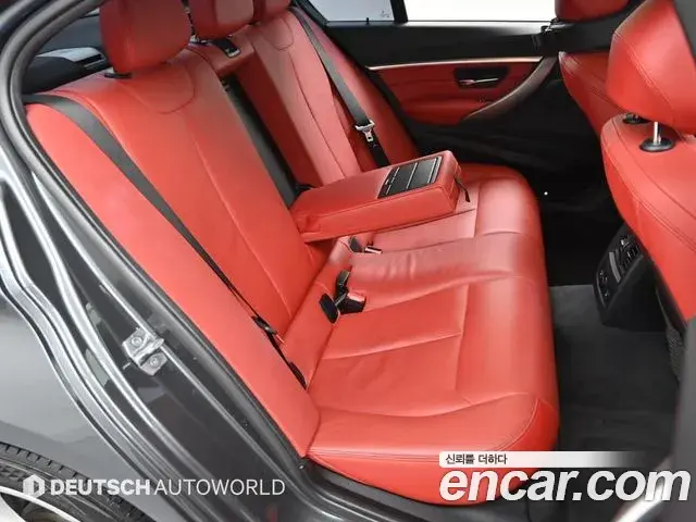 BMW 3 Series 2018 — Photo 16/20
