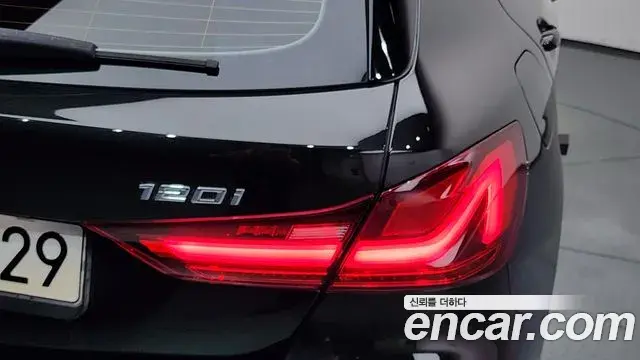 BMW 1 Series 2021 — ფოტო 24/31