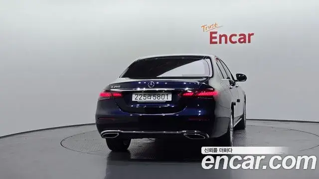 Mercedes-Benz E-Class 2022 — Фото 4/20
