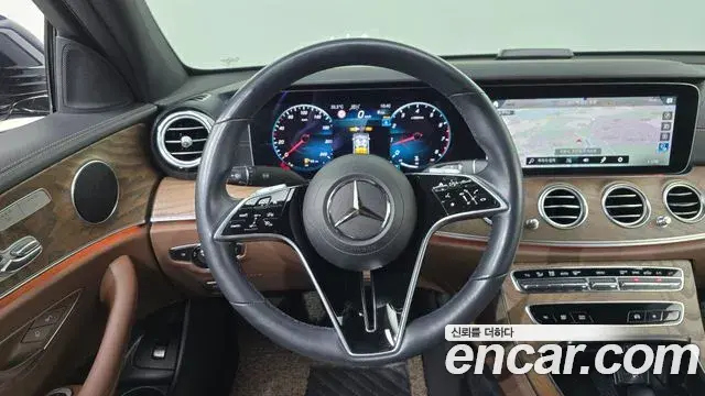 Mercedes-Benz E-Class 2022 — Фото 13/20