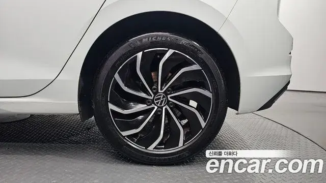 Volkswagen Golf 2022 — Şəkil 28/39