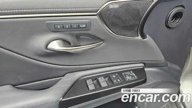 Lexus ES300h, 2019