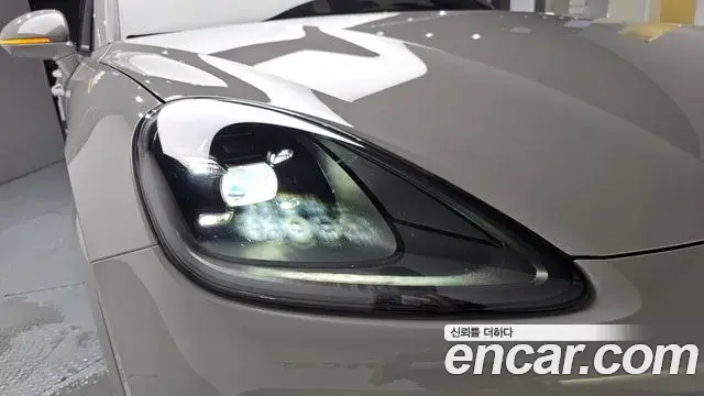 Porsche Cayenne 2023 — Photo 28/33