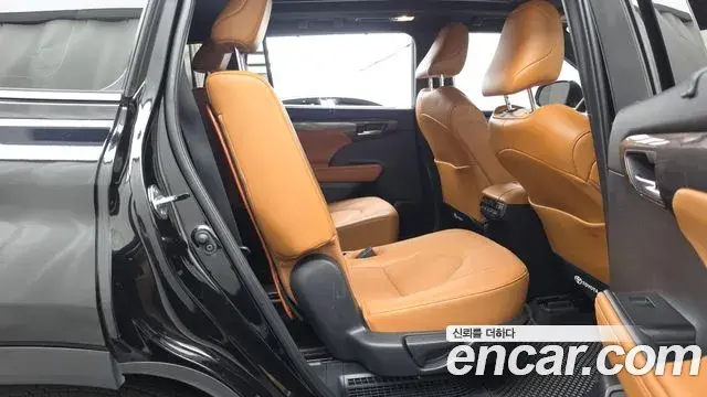 Toyota Highlander 2025 — ფოტო 17/35