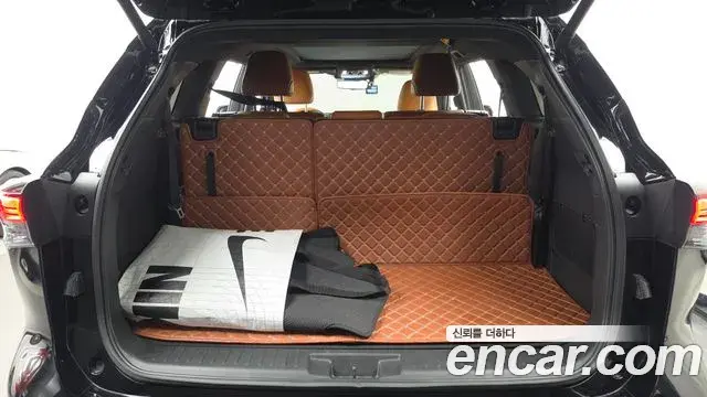 Toyota Highlander 2025 — ფოტო 28/35