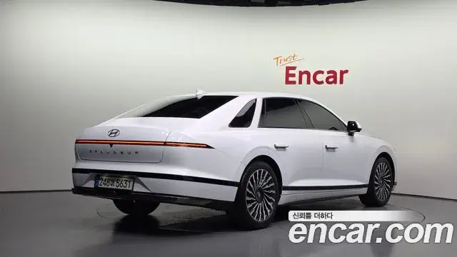 Hyundai Grandeur Hybrid 2023 — ფოტო 7/20