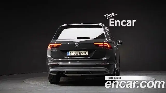 Volkswagen Tiguan 2020 — ფოტო 17/32