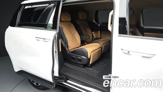 Kia Carnival 2023 — Photo 12/20