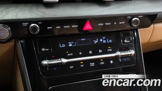 Kia Carnival 2023 — Photo 19/20