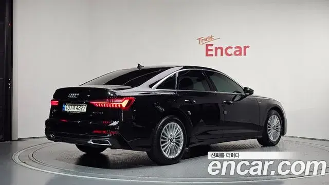 Audi A6 2021 — ფოტო 21/33