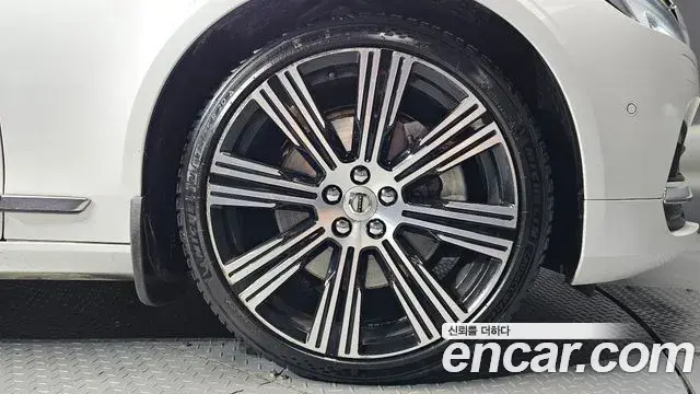 Volvo S90 2021 — ფოტო 32/37
