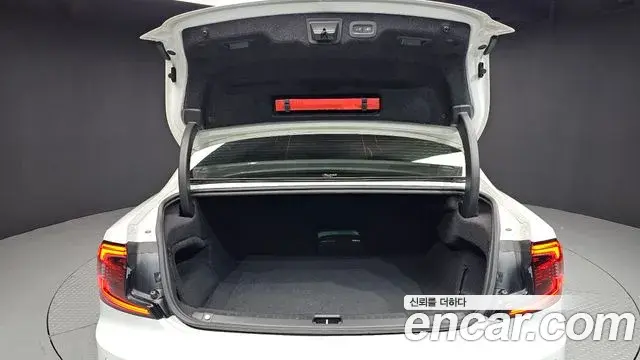 Volvo S90 2021 — ფოტო 27/37