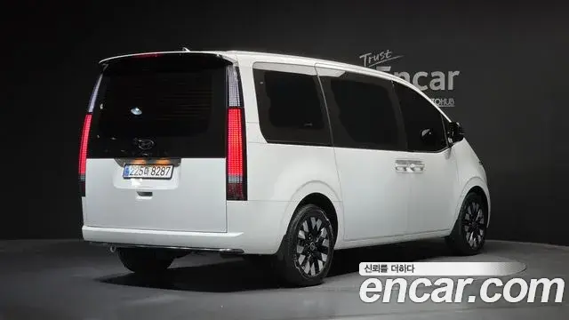 Hyundai Staria 2024 — Фото 1/20
