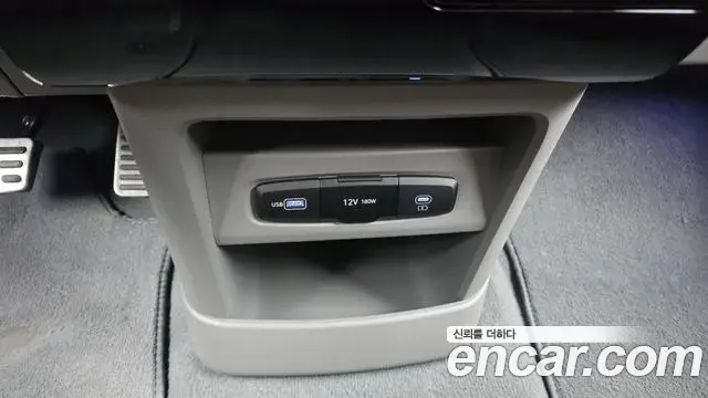 Hyundai Staria 2024 — Фото 13/20
