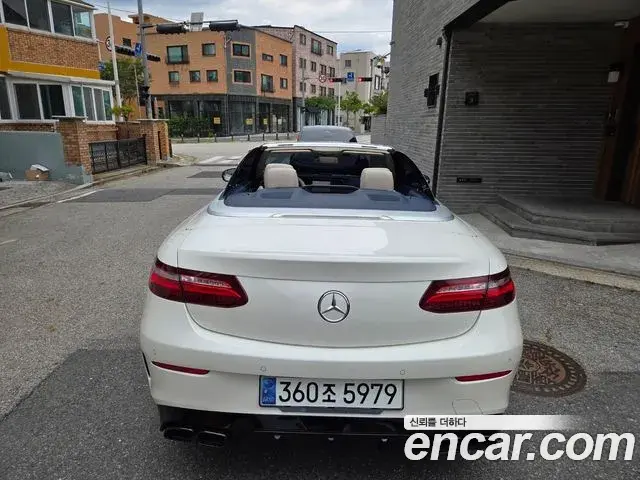 Mercedes-Benz E-Class 2019 — Photo 8/20