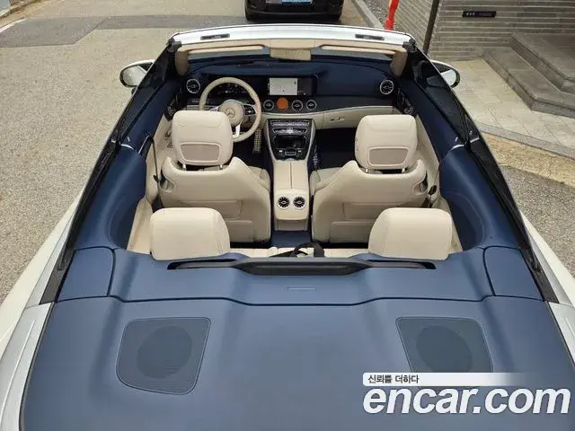 Mercedes-Benz E-Class 2019 — Photo 9/20