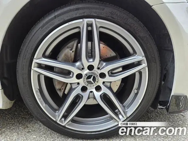 Mercedes-Benz E-Class 2019 — Photo 15/20