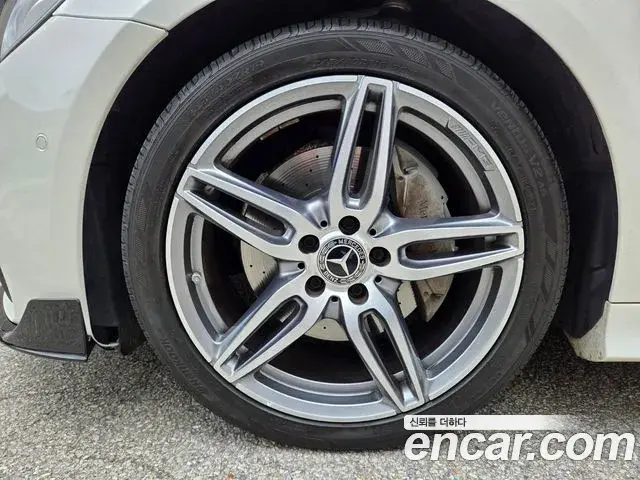 Mercedes-Benz E-Class 2019 — Photo 16/20