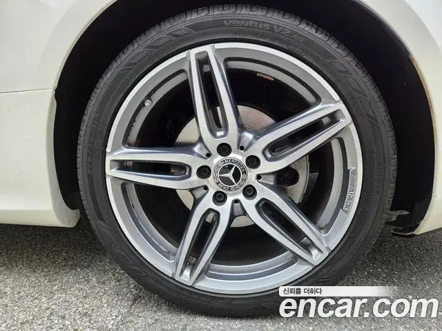 Mercedes-Benz E-Class 2019 — Photo 17/20