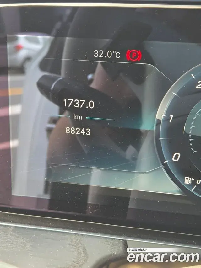 Mercedes-Benz E-Class 2019 — Photo 18/20