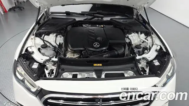 Mercedes-Benz E-Class 2025 — Фото 6/19