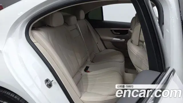 Mercedes-Benz E-Class 2025 — Фото 11/19