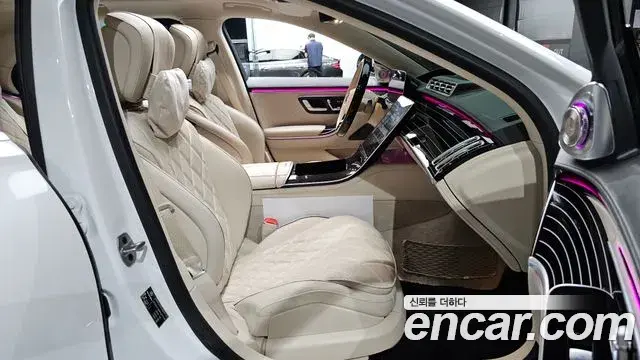 Mercedes-Benz S-Class 2024 — Photo 9/20