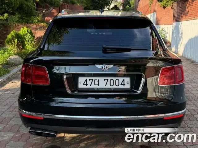 Bentley Bentayga 2018 — Photo 1/7
