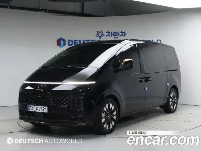 Hyundai Staria 2023 — Photo 9/20
