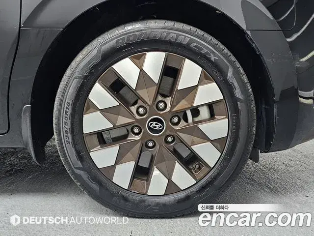 Hyundai Staria 2023 — Photo 4/20