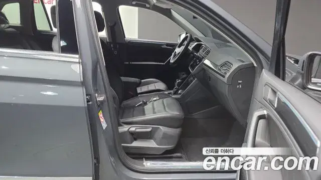Volkswagen Tiguan 2023 — Фото 11/20