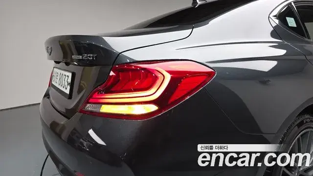 Genesis G70 2018 — Photo 10/33