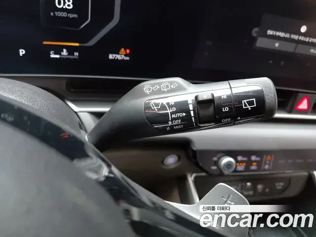 Kia Carnival 2023 — ფოტო 20/33