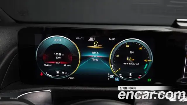 Mercedes-Benz GLB-Class 2021 — Photo 8/20