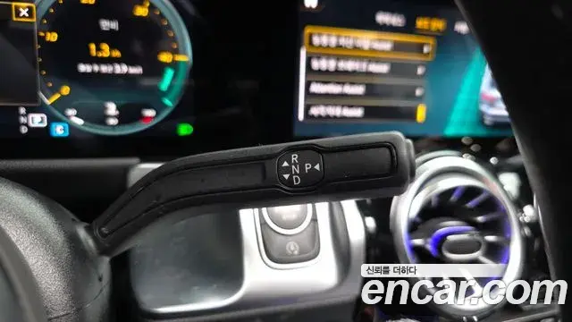 Mercedes-Benz GLB-Class 2021 — Photo 9/20