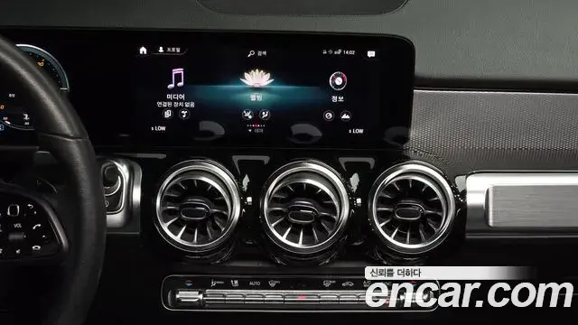 Mercedes-Benz GLB-Class 2021 — Photo 14/20