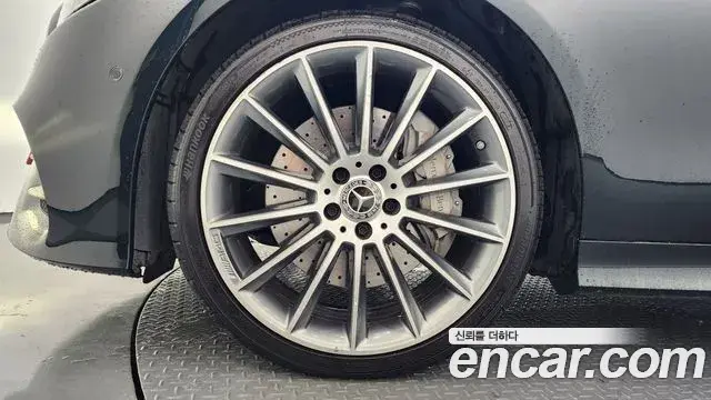 Mercedes-Benz E-Class 2019 — Photo 5/20