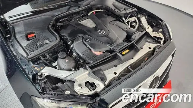 Mercedes-Benz E-Class 2019 — Photo 6/20