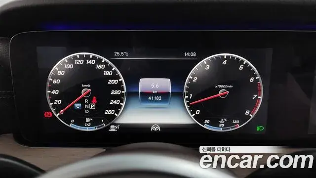 Mercedes-Benz E-Class 2019 — Photo 8/20