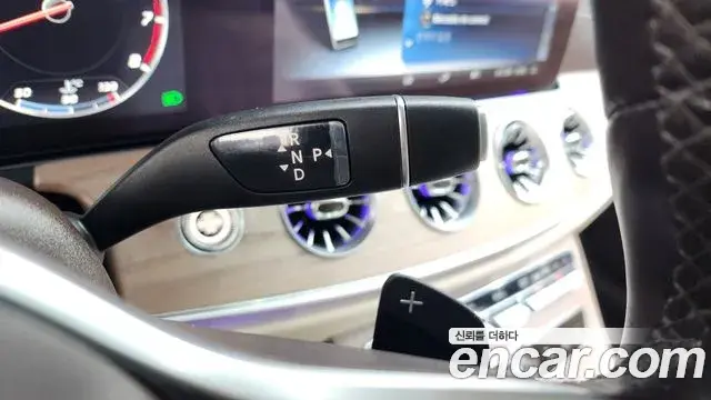 Mercedes-Benz E-Class 2019 — Photo 9/20