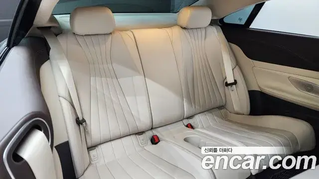 Mercedes-Benz E-Class 2019 — Photo 12/20