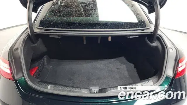 Mercedes-Benz E-Class 2019 — Photo 19/20