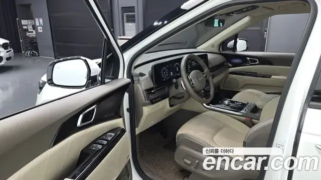 Kia Carnival 2022 — Photo 8/20