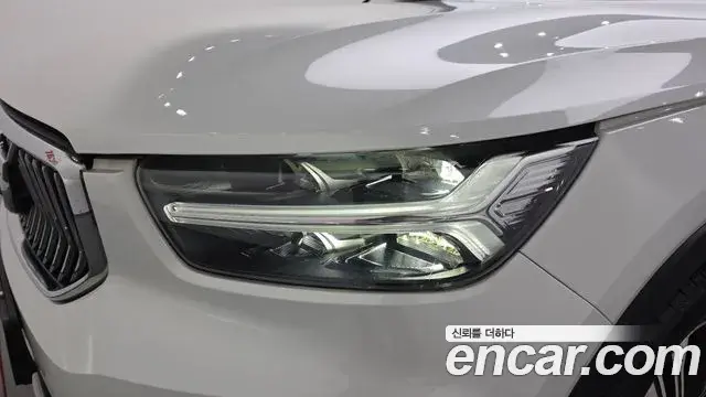 Volvo XC40 2022 — Şəkil 11/27