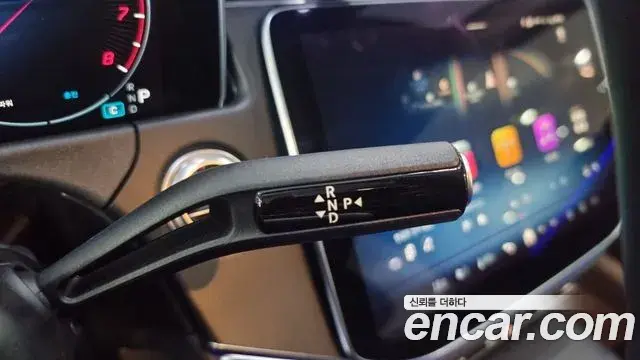Mercedes-Benz E-Class 2024 — Photo 8/20