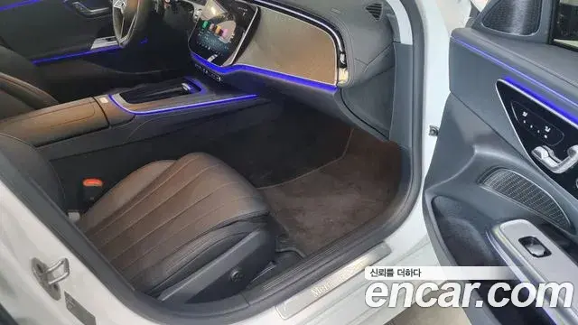 Mercedes-Benz E-Class 2024 — Photo 9/20