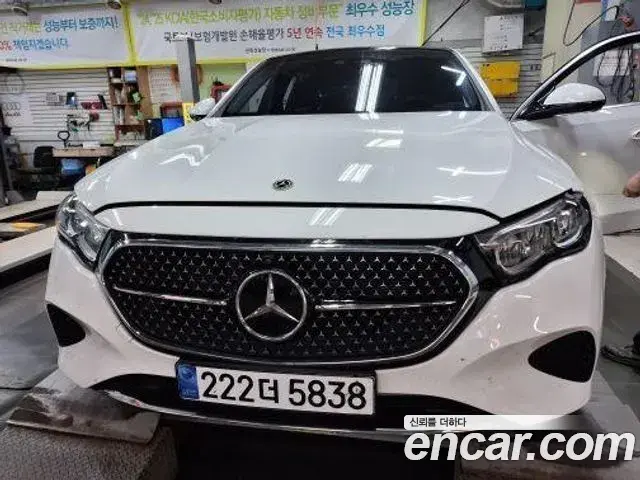 Mercedes-Benz E-Class 2024 — Photo 20/20